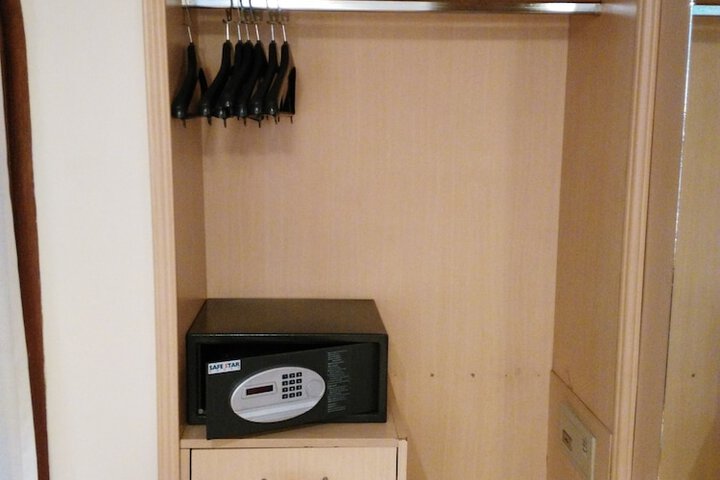 Room 33 of 73