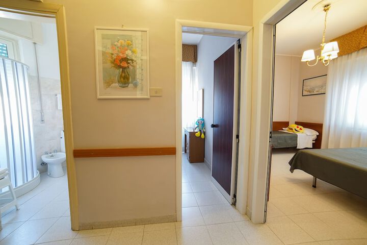Room 12 of 30