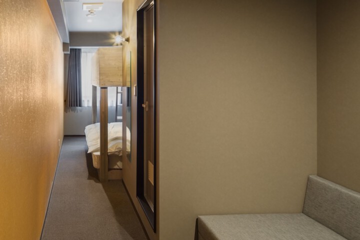 Room 15 of 77
