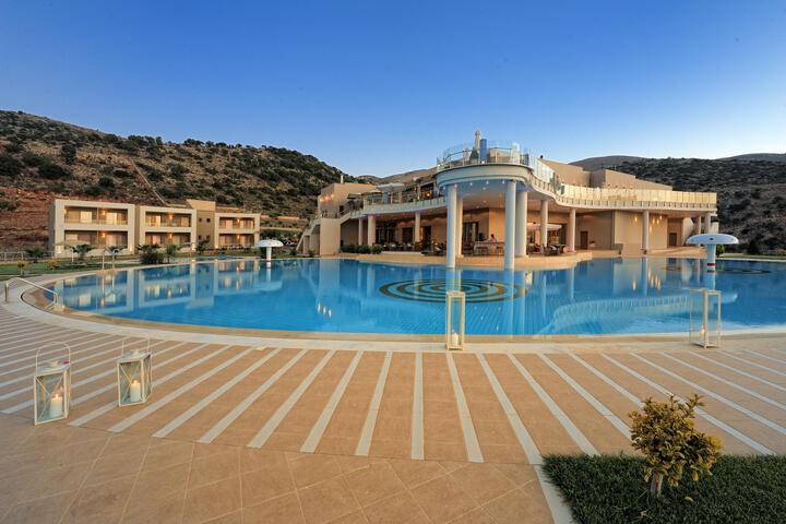 Hotel Pool