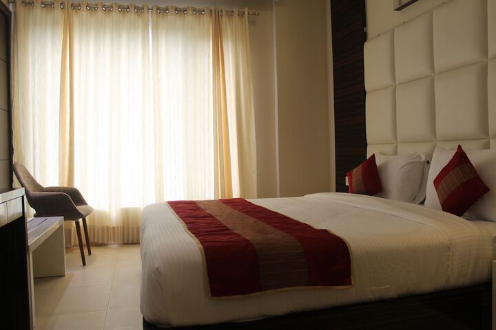 Room 8 of 34