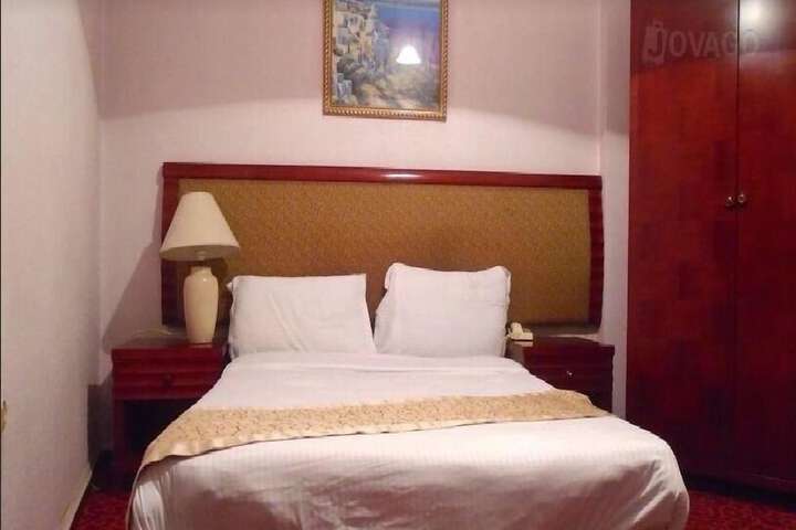 Room 3 of 10