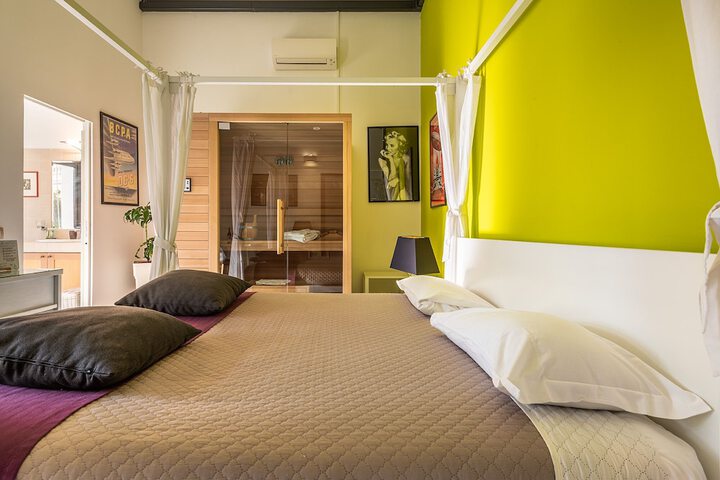Room 14 of 66