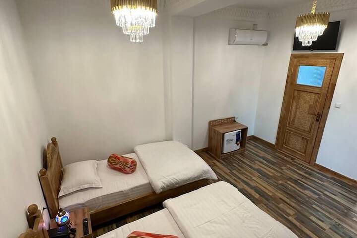 Room 3 of 38