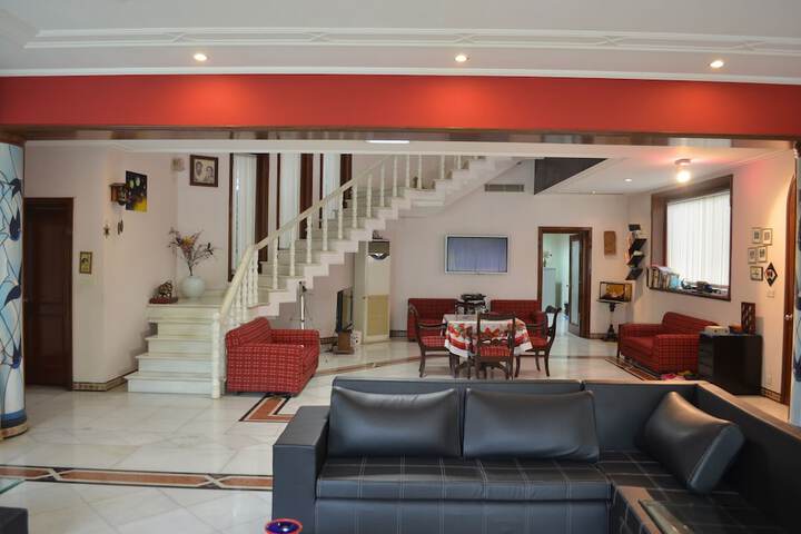 Lounge 47 of 64