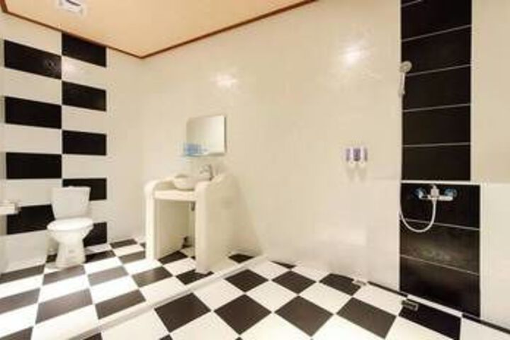 Room 2 of 21