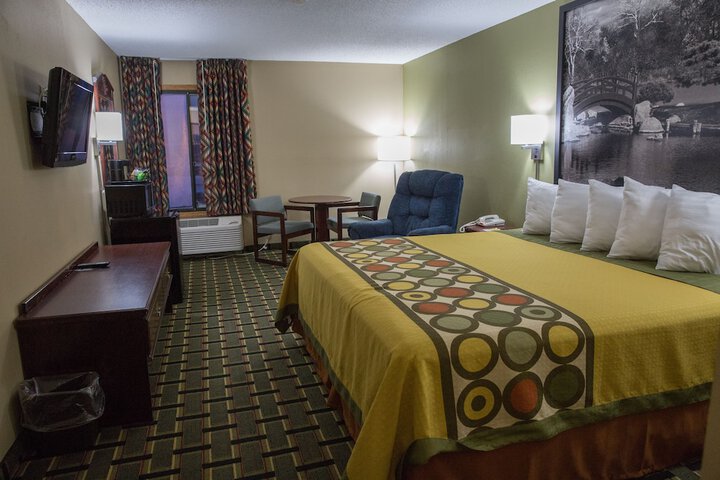 Room 5 of 13