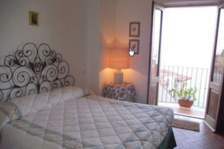 Room 10 of 25