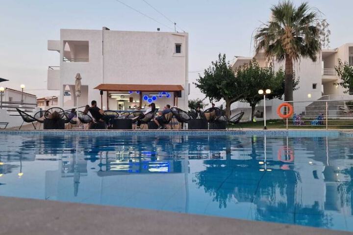 Pool 33 of 58