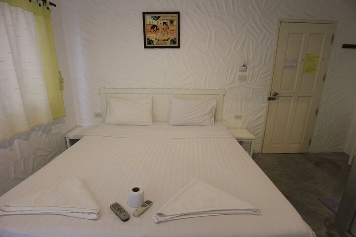Room 4 of 12