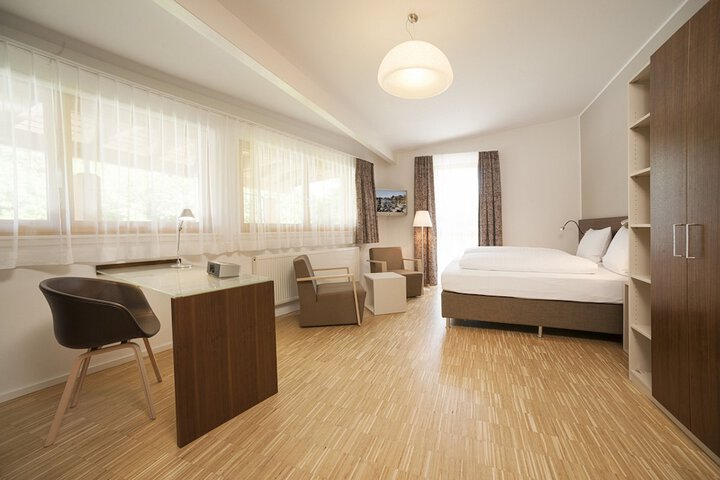 Room 11 of 27