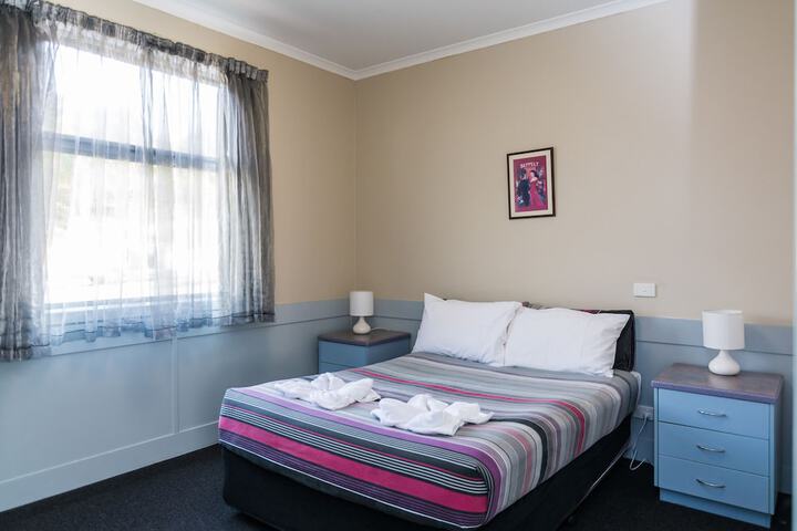 Room 10 of 26