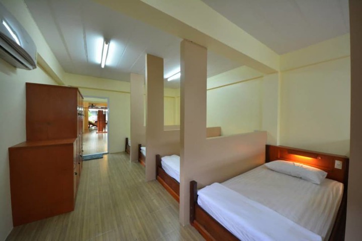 Room 10 of 34