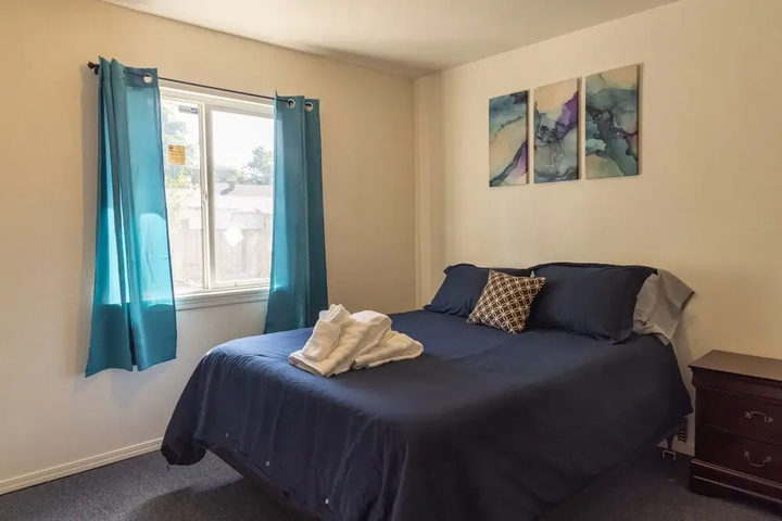 Room 5 of 16
