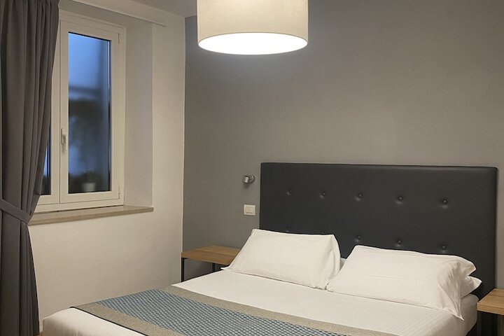 Room 17 of 28