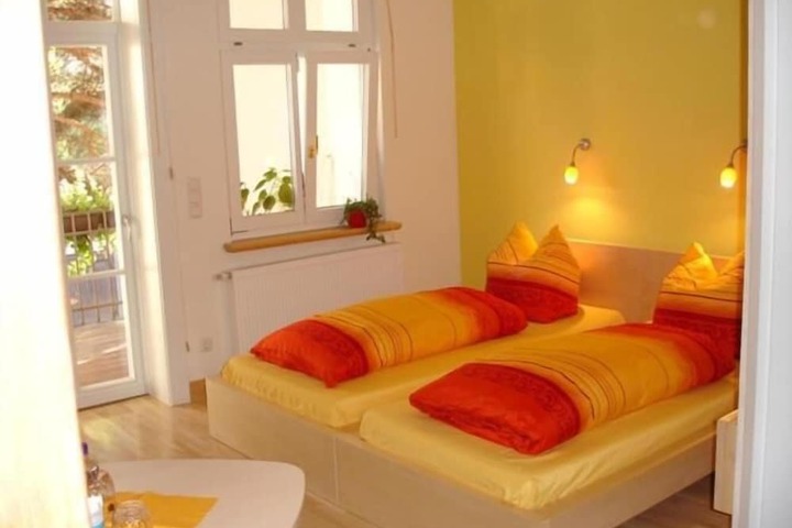Room 5 of 33
