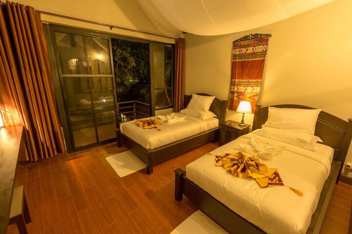 Room 6 of 33