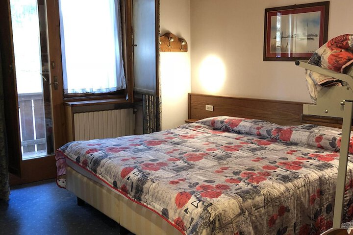 Room 32 of 72