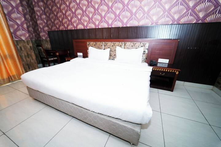 Room 4 of 18