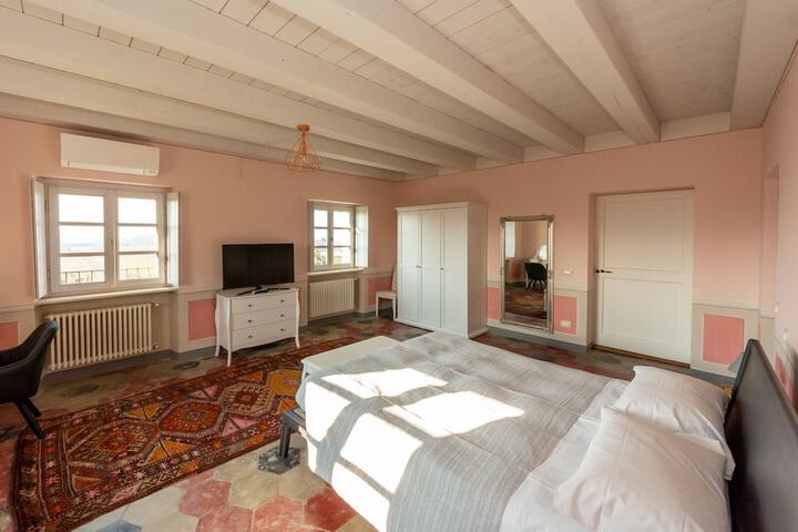 Room 15 of 114