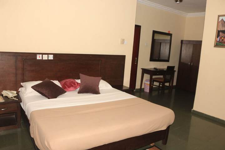 Room 3 of 16