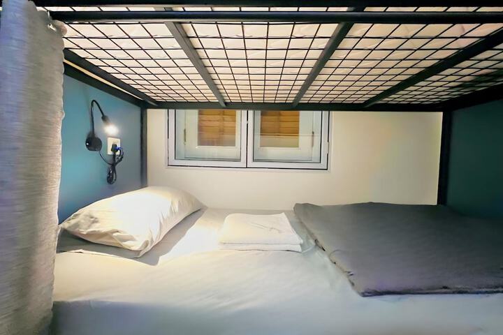 Room 8 of 22