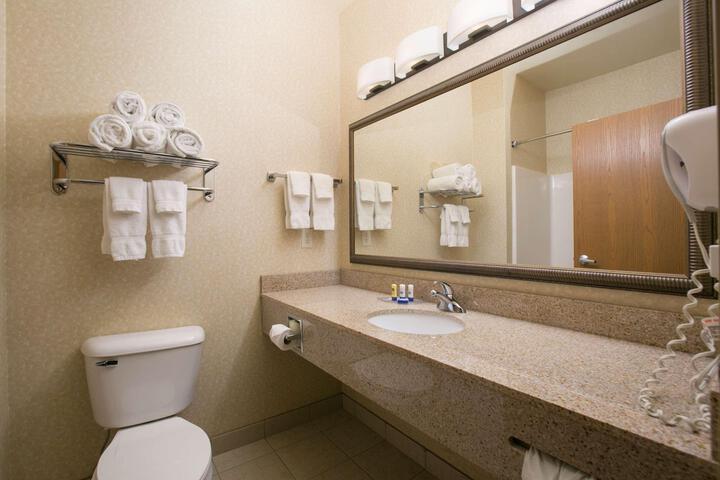 Suite 2 Queen Beds Sofa Bed Microwave and Refrigerator Full Breakfast (59 of 59)