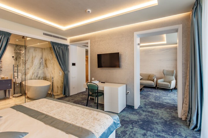 Room 8 of 64