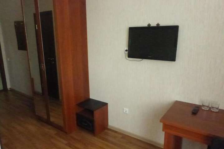 Room 11 of 13