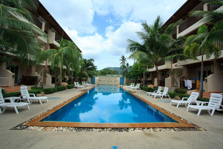 Hotel with Pool