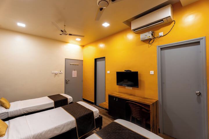 Room 15 of 22