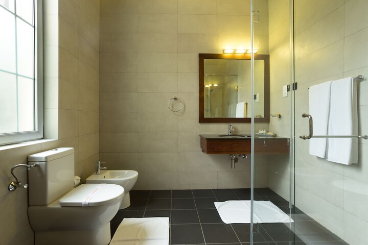Room 15 of 33