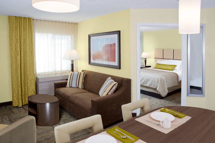 Studio Suite Queen Bed Accessible (8 of 9)