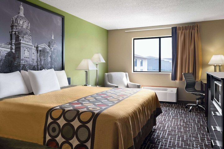 1 King Bed (4 of 17)
