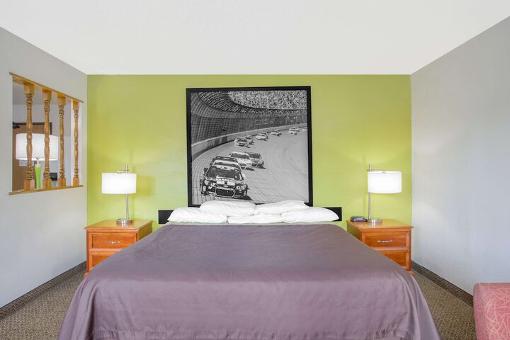 1 King Bed (11 of 24)