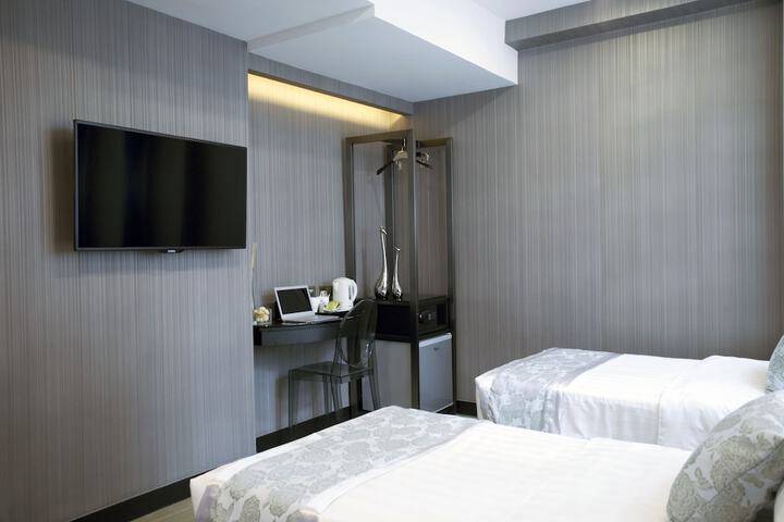 Room 27 of 87