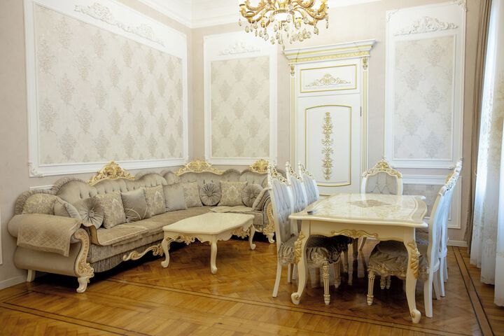 Room 8 of 9