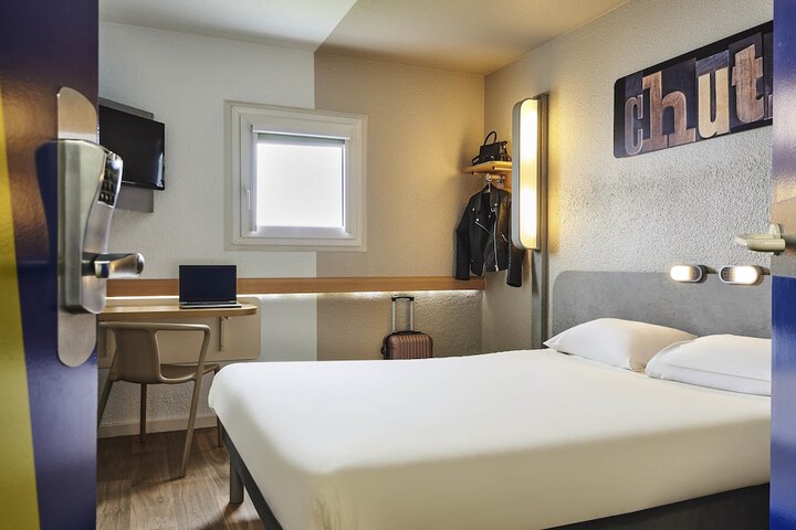 Room 16 of 35