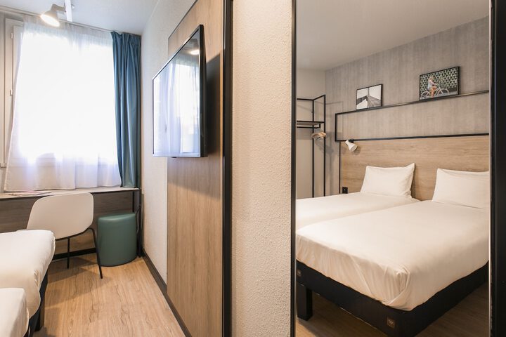 Room 27 of 134