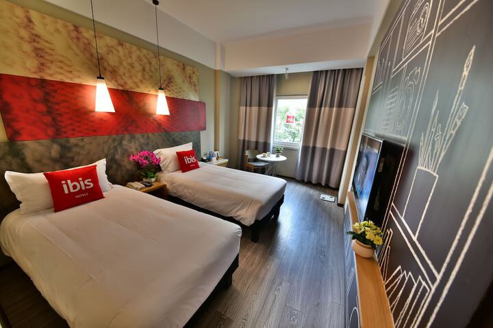 Room 6 of 54