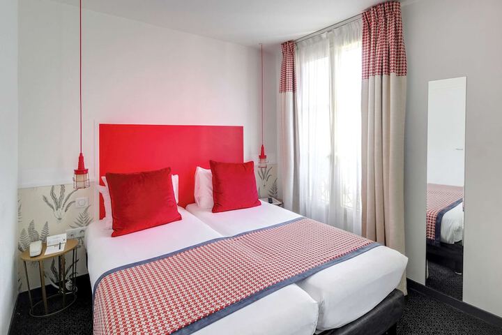 Room 12 of 60