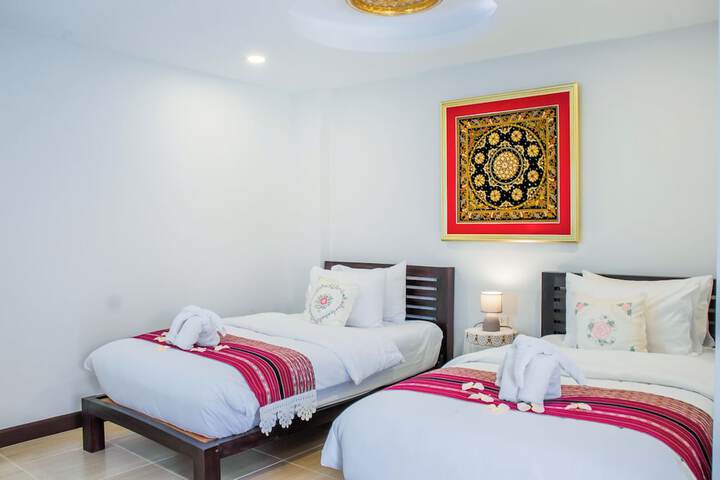 Room 9 of 38