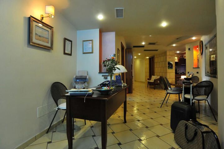 Entrance & Lobby