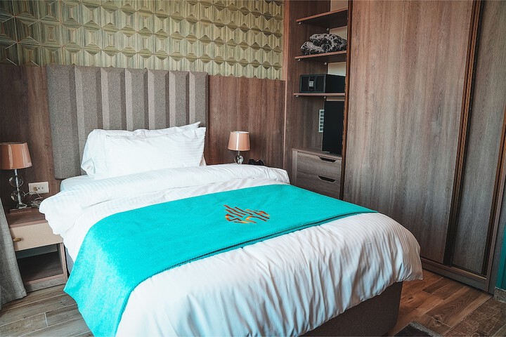 Room 5 of 42