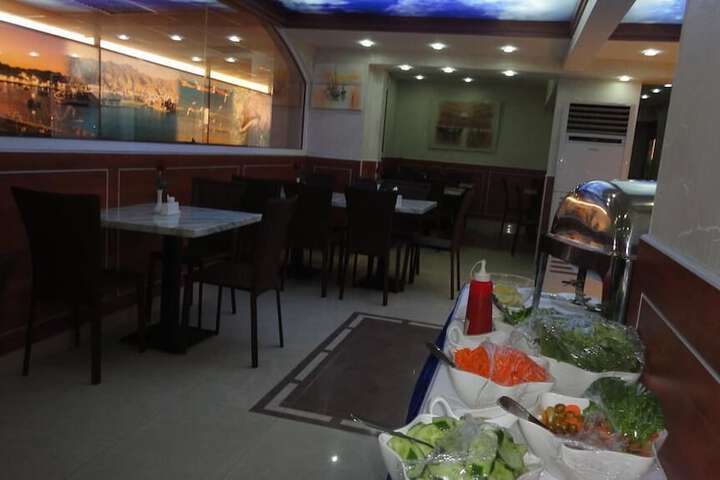 Dining 13 of 17
