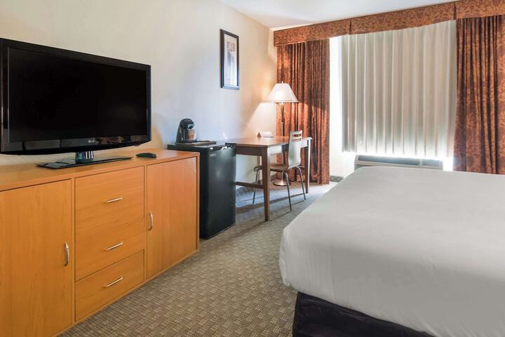 1 King Bed (6 of 12)