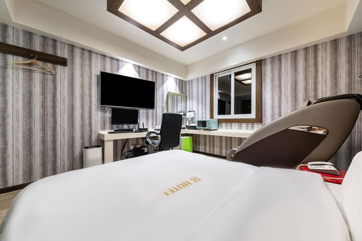 Room 12 of 37
