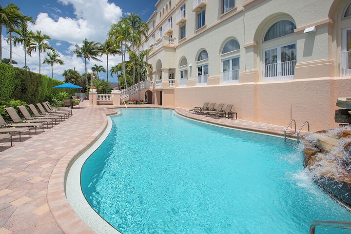 Pool Hotel