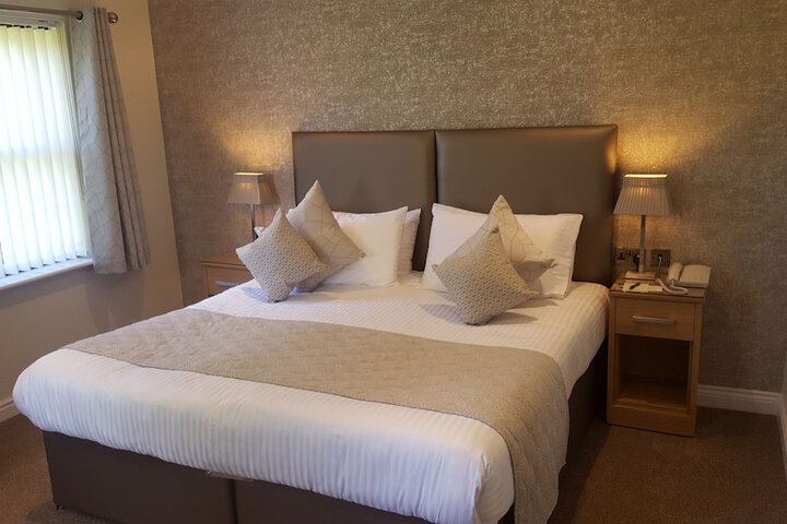 Room 4 of 73