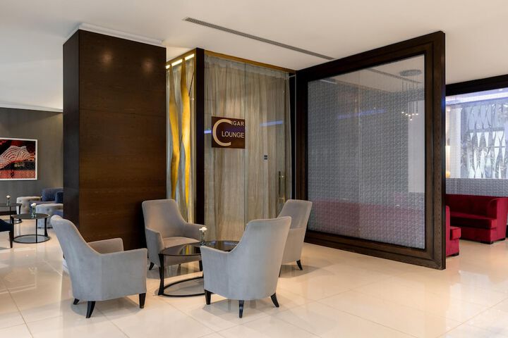 Lounge 92 of 134